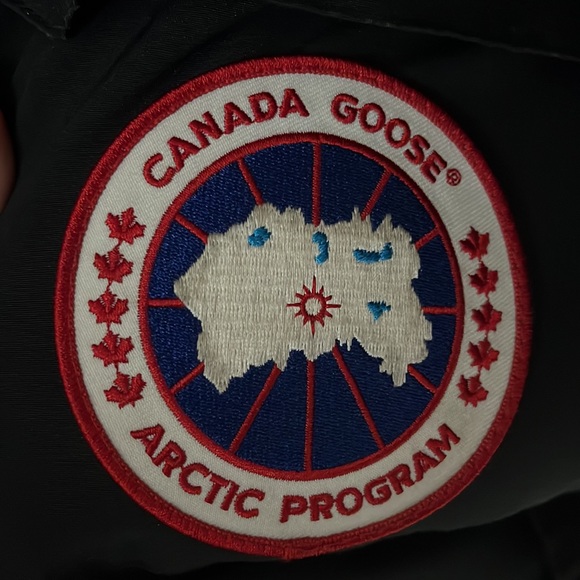 COPY - Canada Goose winter jacket - Picture 9 of 10